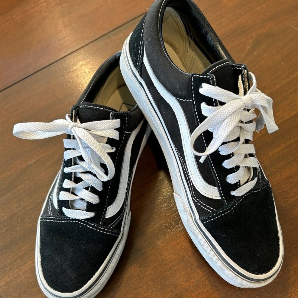 Vans Old Skool: Size 39, black, suede -- NYE sale!